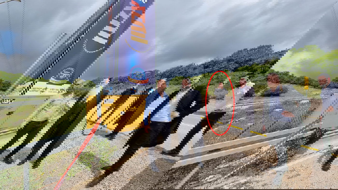 השר פרוש והמאבטח, הבוקר