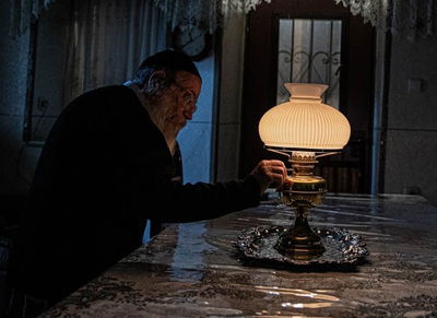 אור מעששיות משודרגות: אלו שחוק "חשמל כשר" לא יספק אותם