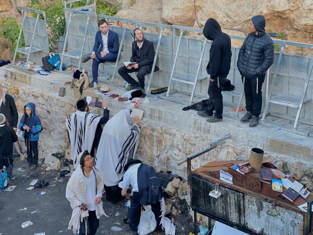 הבוקר עלה על הר מירון • תיעוד מתפילת שחרית במתחמים