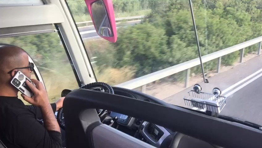 עם הפלאפון, בנהיגה