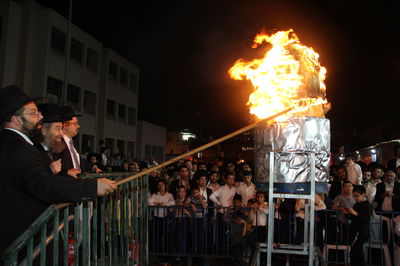 רב העיר הגאון רבי מסעוד בן שמעון הדליק את המדורה במעמד אלפים | תיעוד