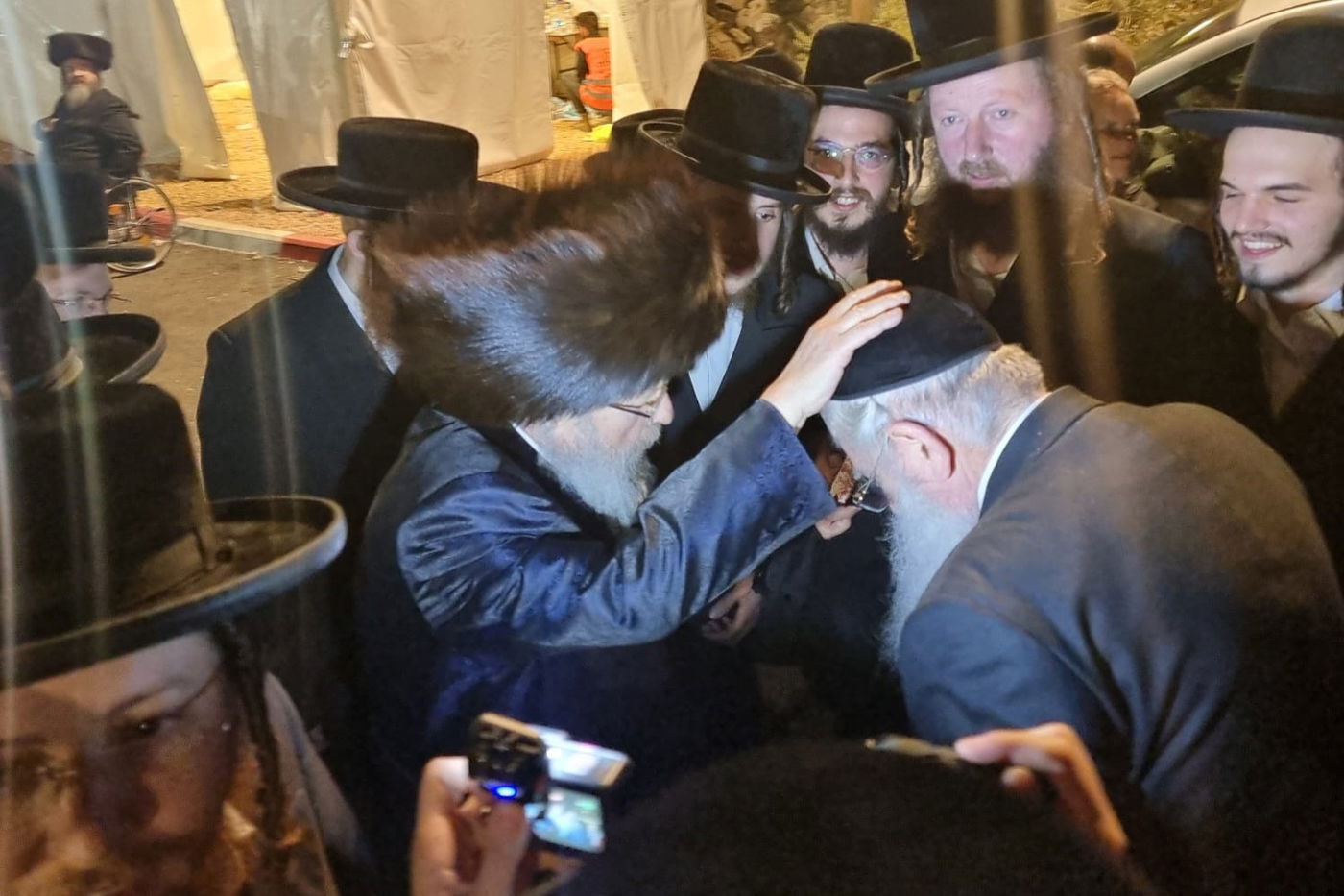 האדמו"ר בירך את השר מאיר פרוש ופצח עמו בריקוד | תיעוד