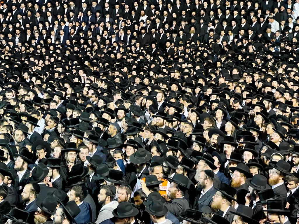 תיעוד ענק ועוצמתי: ההדלקה של המשפיע ר' מיילך בידרמן