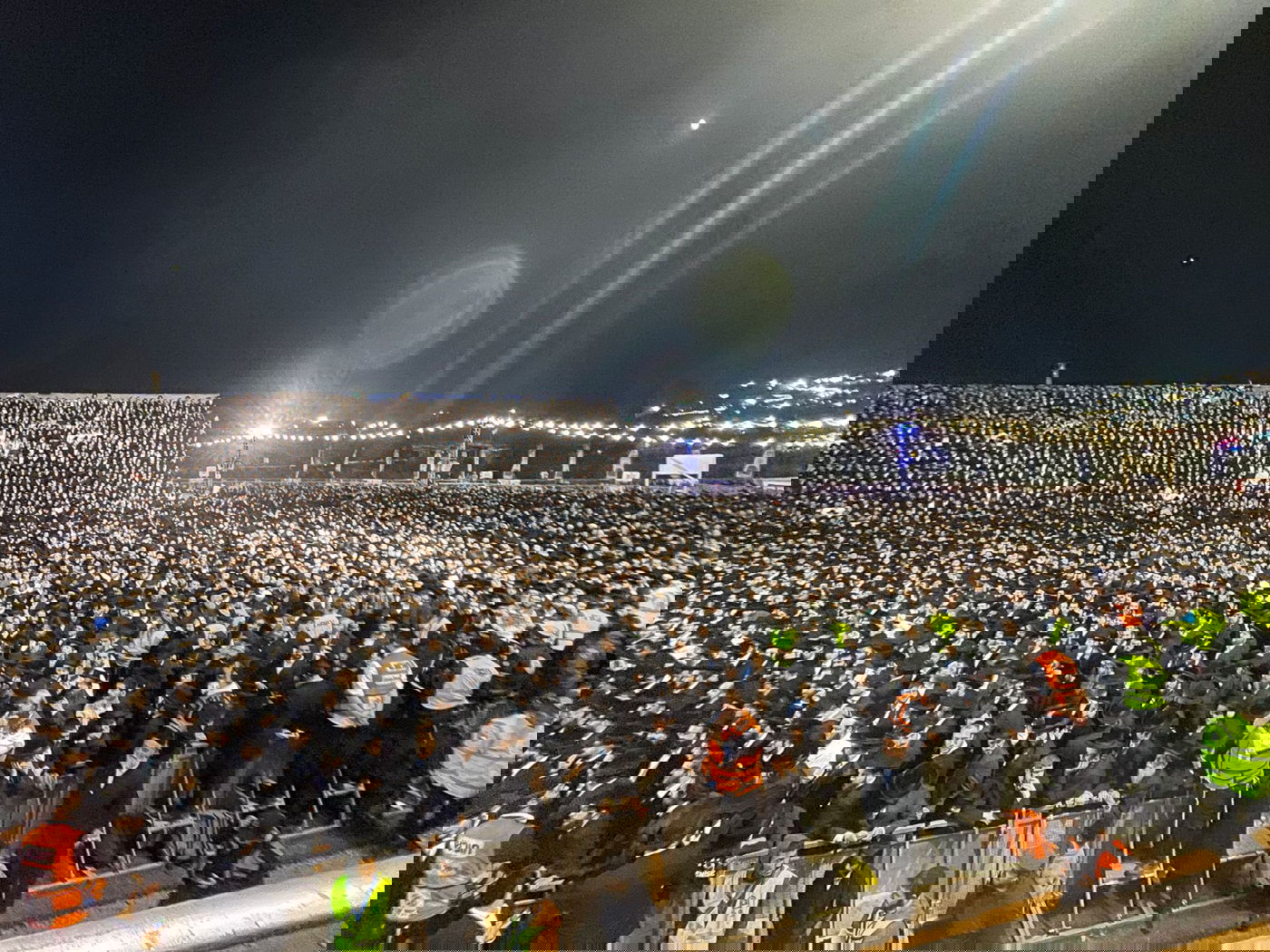 תיעוד ענק ועוצמתי: ההדלקה של המשפיע ר' מיילך בידרמן