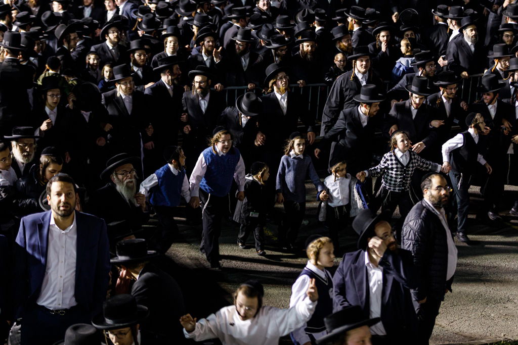 תיעוד ענק: רבבות במעמד ההדלקה בסאטמר