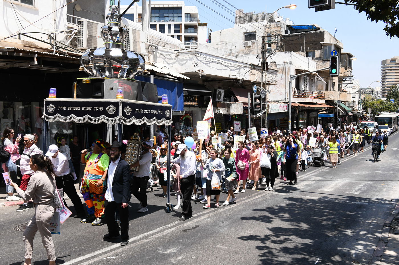 17 אלף ילדים חסמו את כבישי תל אביב | תיעוד