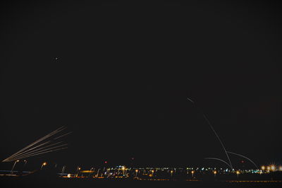 תמונת השבוע: זה לצד זה - כיפת ברזל ושיגורי רקטות