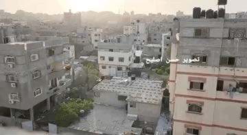 תיעוד דרמטי: הטיל פוגע ומוריד את הבניין בעומק הרצועה