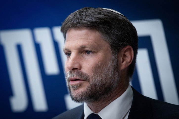 סמוטריץ' נגד ביבס: אין לך אומץ מנהיגות, לא מתכוון להיכנע