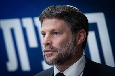 סמוטריץ' נגד ביבס: אין לך אומץ מנהיגות, לא מתכוון להיכנע