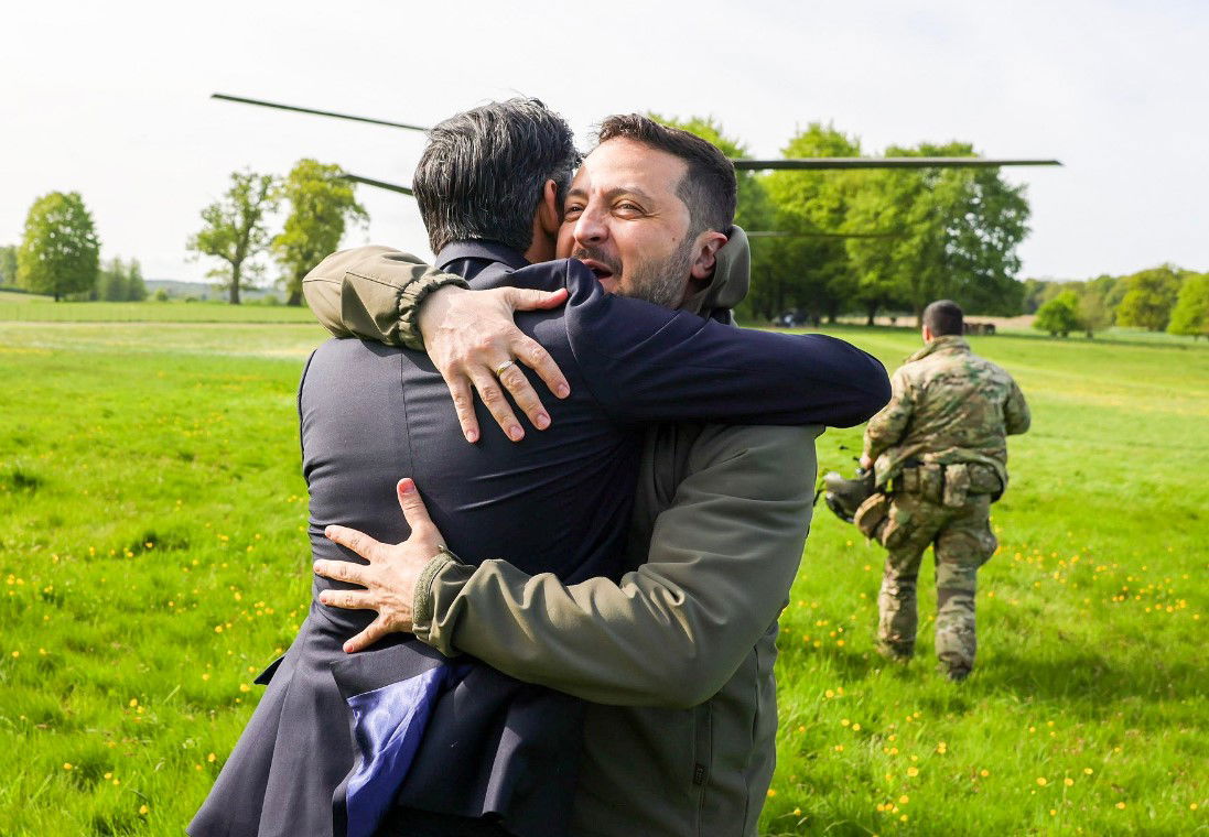 זלנסקי מתקבל בלונדון על ידי ראש ממשלת בריטניה