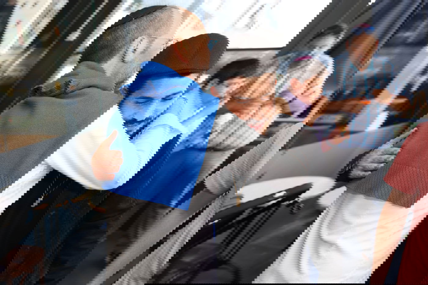 ישי לפידות השיק את "החברים של ישי", כולם התייצבו | צפו