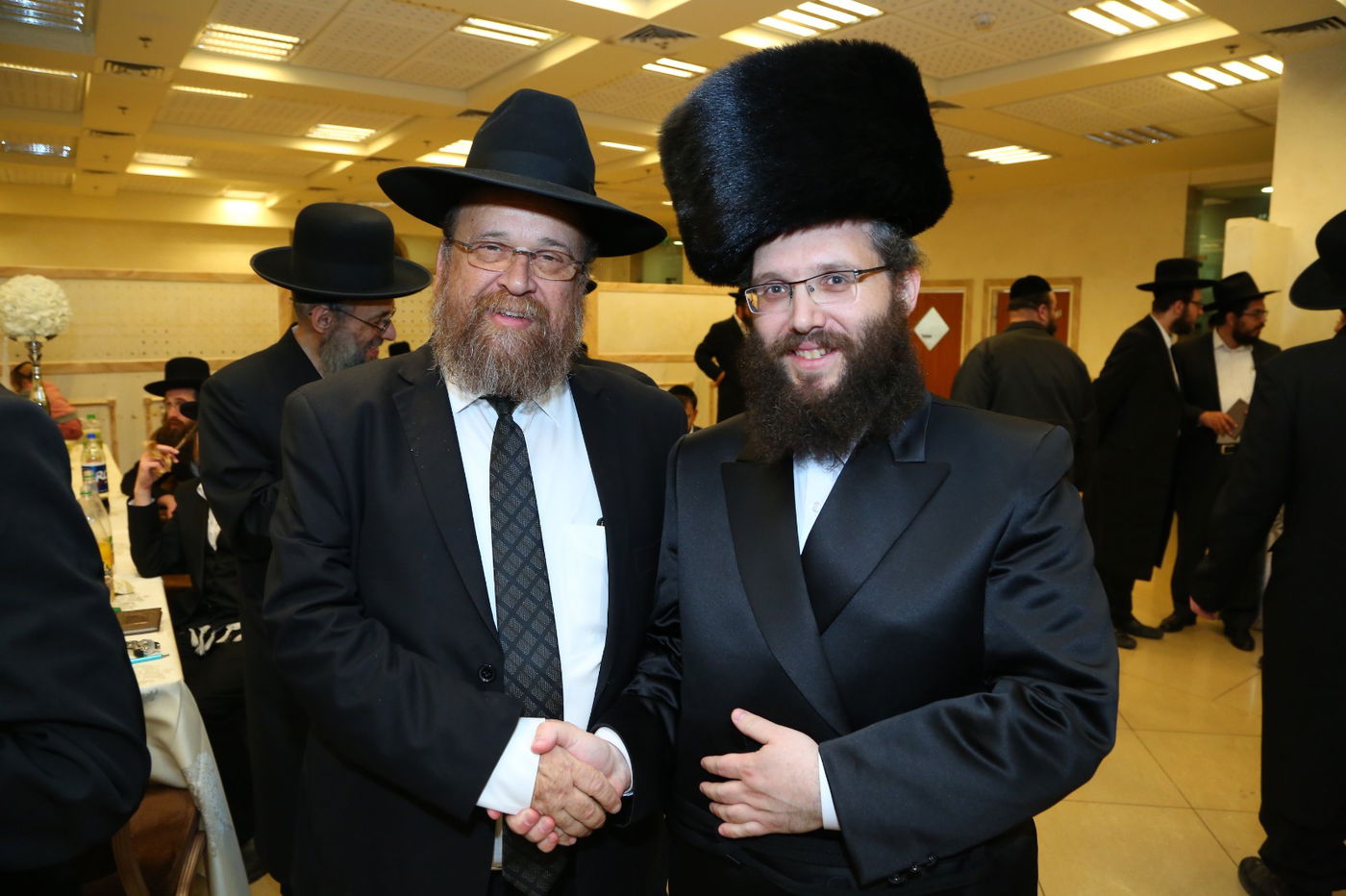 כותב השורות ור' יצחק נחשוני ז"ל