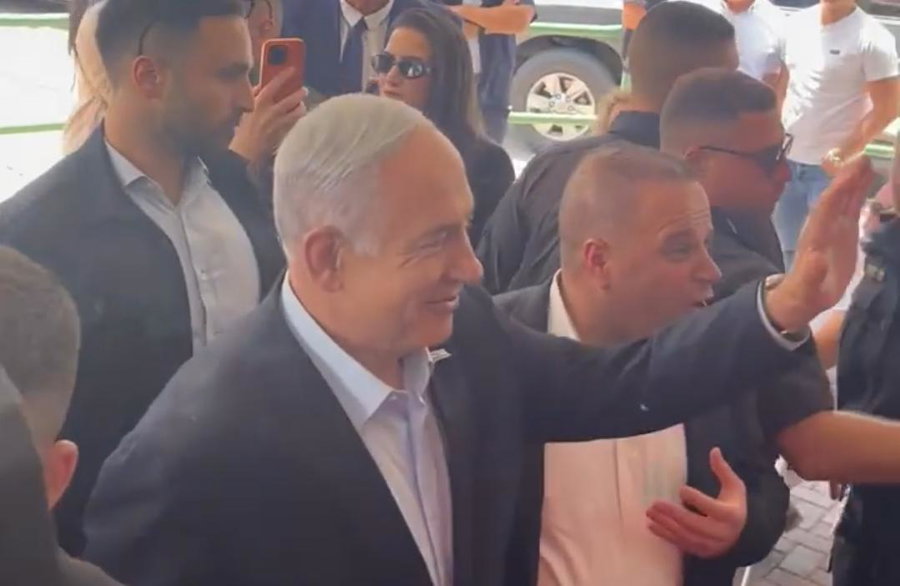 נתניהו בדוכן פלאפל צנעני באשקלון