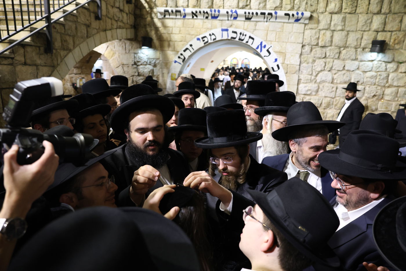 האדמו"ר מסאדיגורה עלה לציון הרשב"י במירון | תיעוד