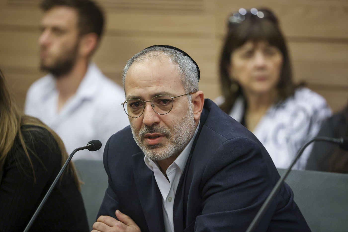 ח"כ ארז מלול נשנק מבכי: "הכאב של הנפגע והמשפחה לא נגמר כל החיים" • צפו