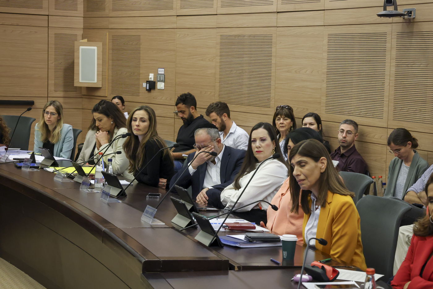 ח"כ ארז מלול נשנק מבכי: "הכאב של הנפגע והמשפחה לא נגמר כל החיים" • צפו