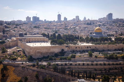 מיליון תושבים. ירושלים