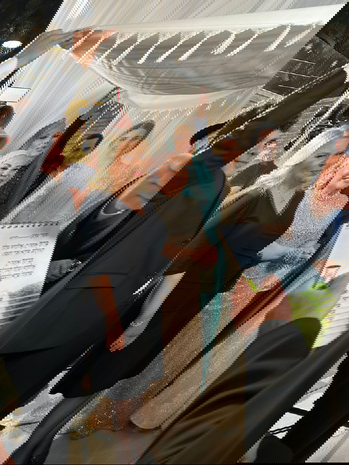 שרה נתניהו השתתפה בחתונת בנה של 'הבוררת' | צפו