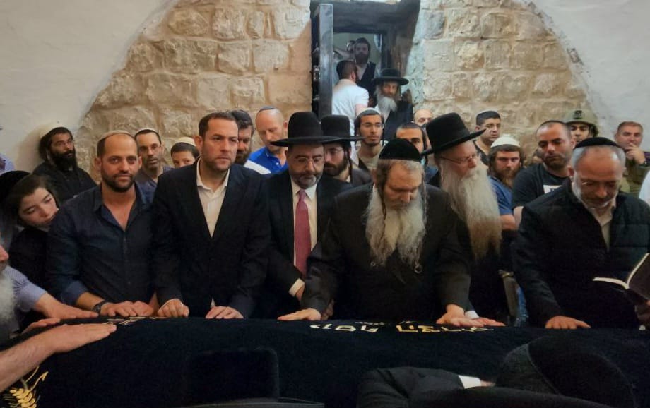 אלפים נכנסו לקבר יוסף בשכם; הפלסטינים התפרעו