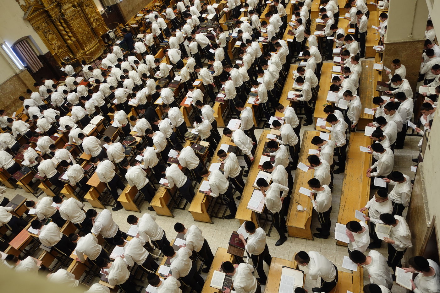 הבחורים עצרו את הלימוד והתפללו לרפואת ראש הישיבה