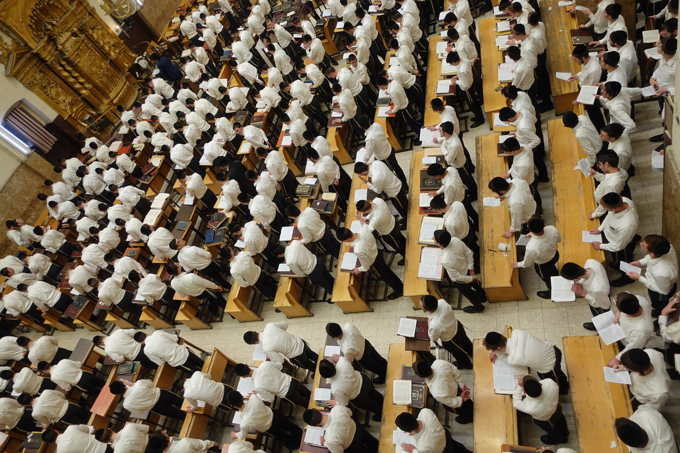 הבחורים עצרו את הלימוד והתפללו לרפואת ראש הישיבה