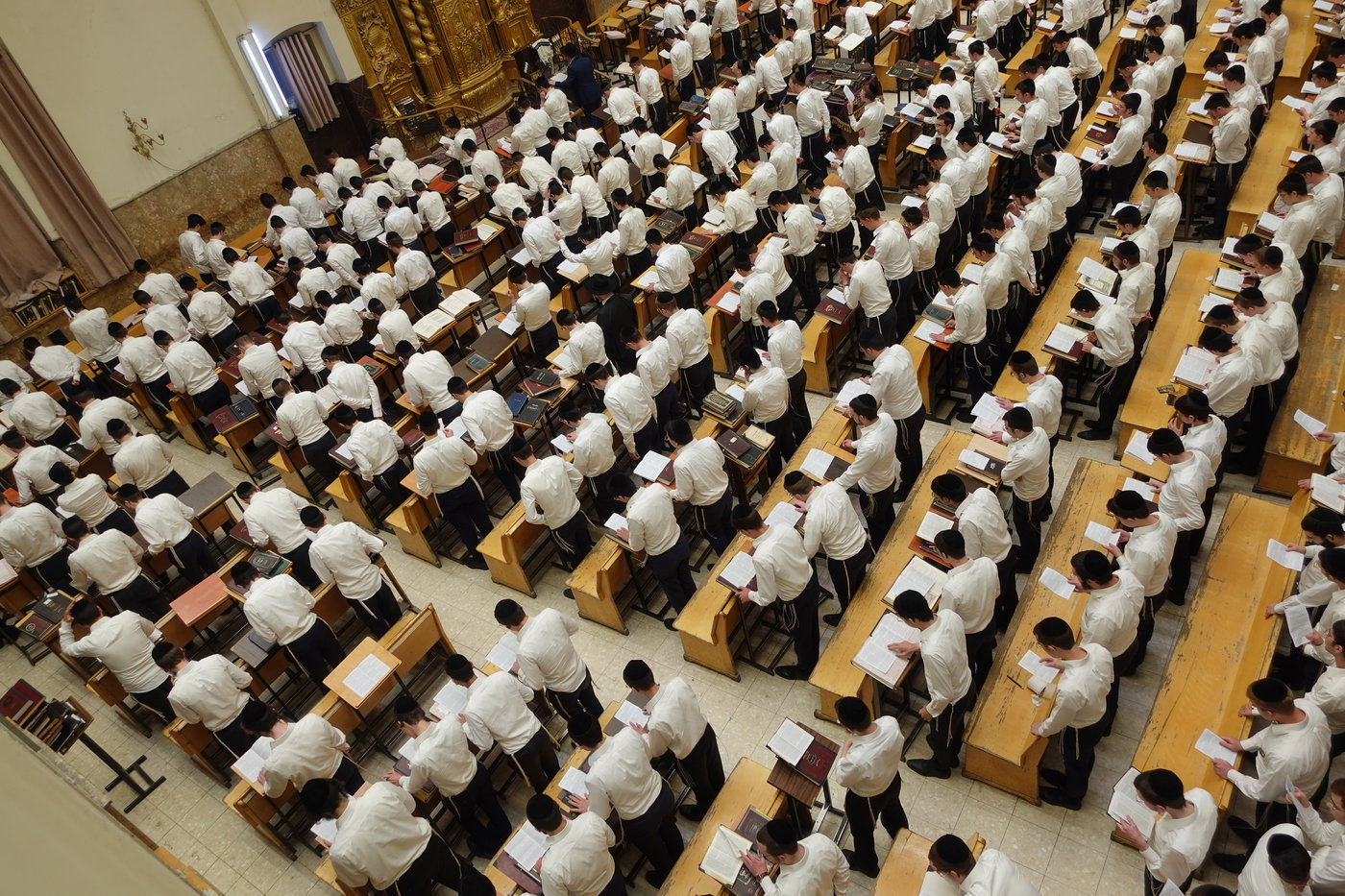 הבחורים עצרו את הלימוד והתפללו לרפואת ראש הישיבה