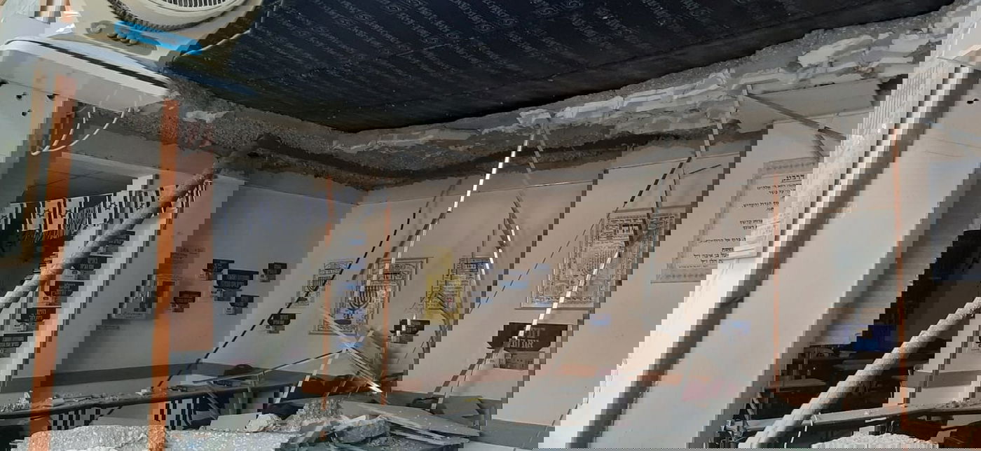 "נמנע אסון כבד"; תקרה קרסה בבית כנסת שנבנה ללא היתר