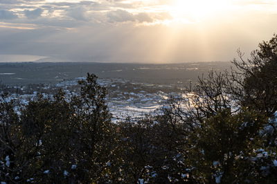 תחזית מזג האוויר: שרב ורוחות חזקות ברחבי הארץ