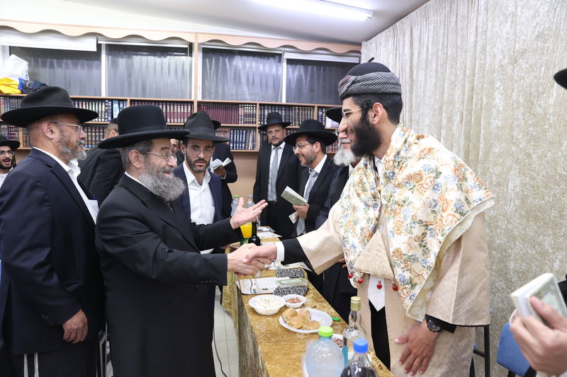 הגר"י רצאבי ערך שבע ברכות כמסורת תימן • גלריה