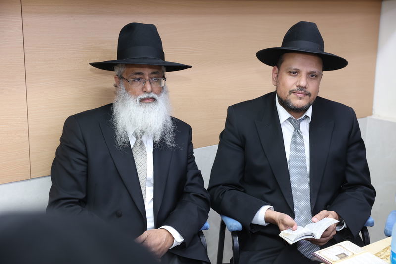 הגר"י רצאבי ערך שבע ברכות כמסורת תימן • גלריה