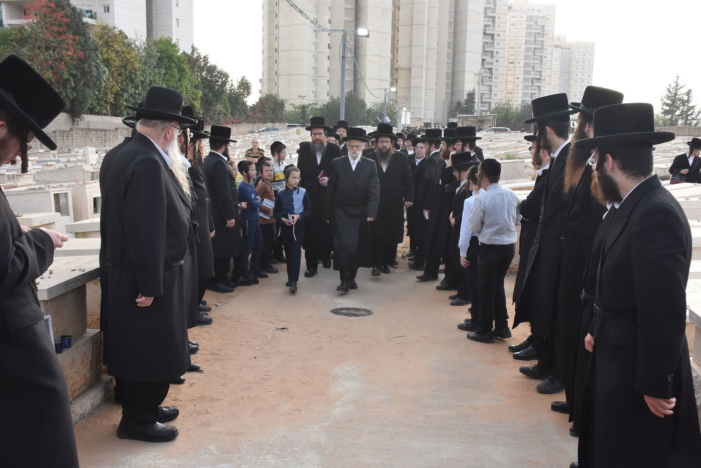 הרבי מסערט ויז'ניץ בציון זקנו ה'אהבת ישראל' זיע"א בבני ברק | תיעוד