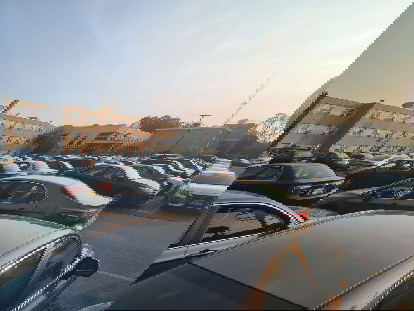 "הישן" והפנימייה (משמאל)