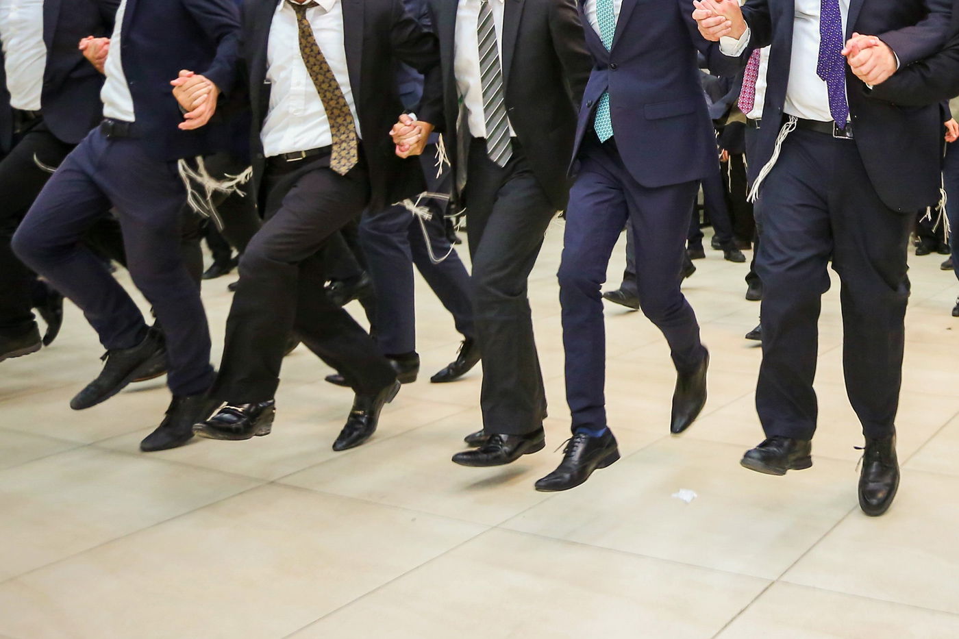 בחורי ישיבה רוקדים