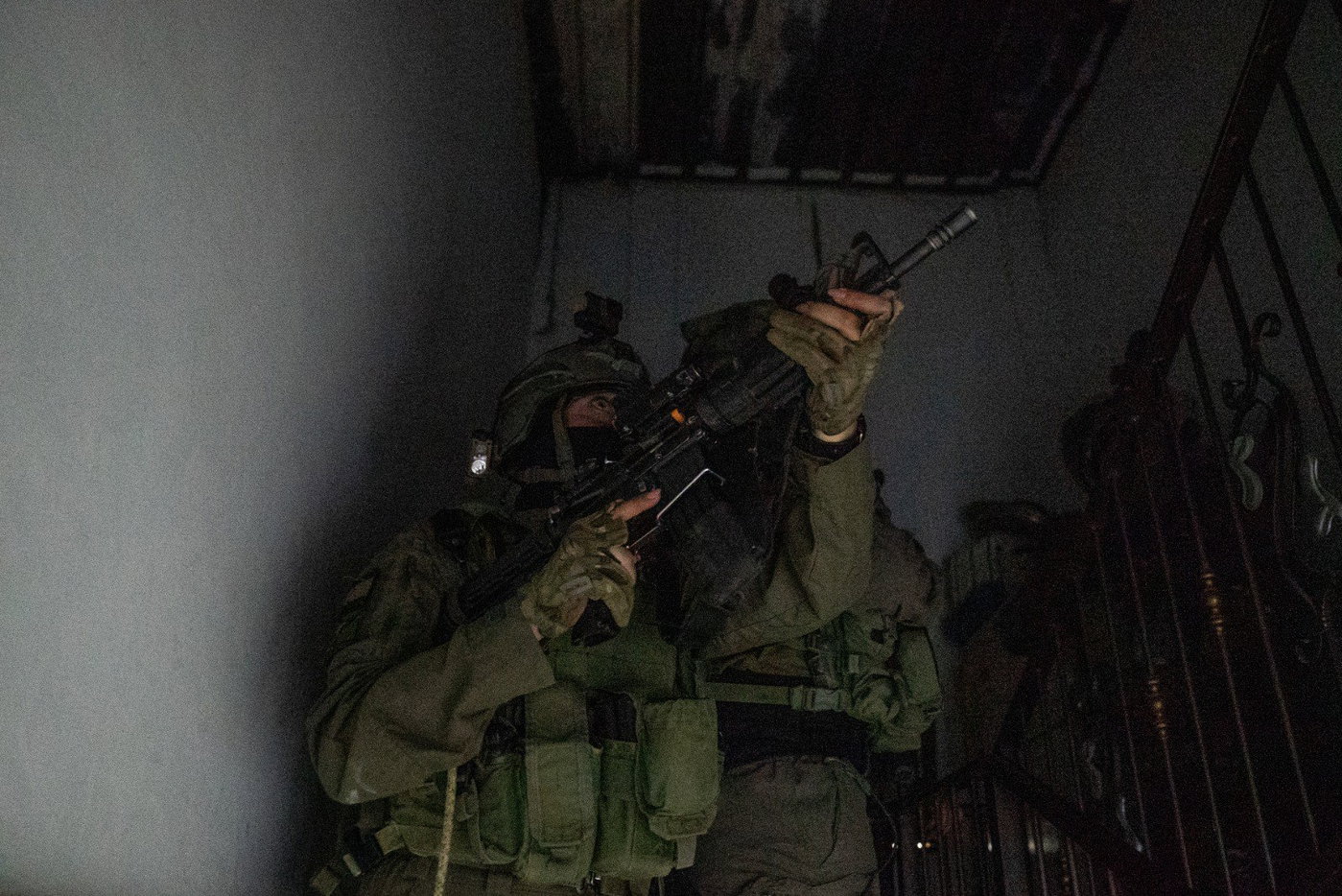 הלוחמים עצרו שמונה מבוקשים והחרימו אמצעי לחימה