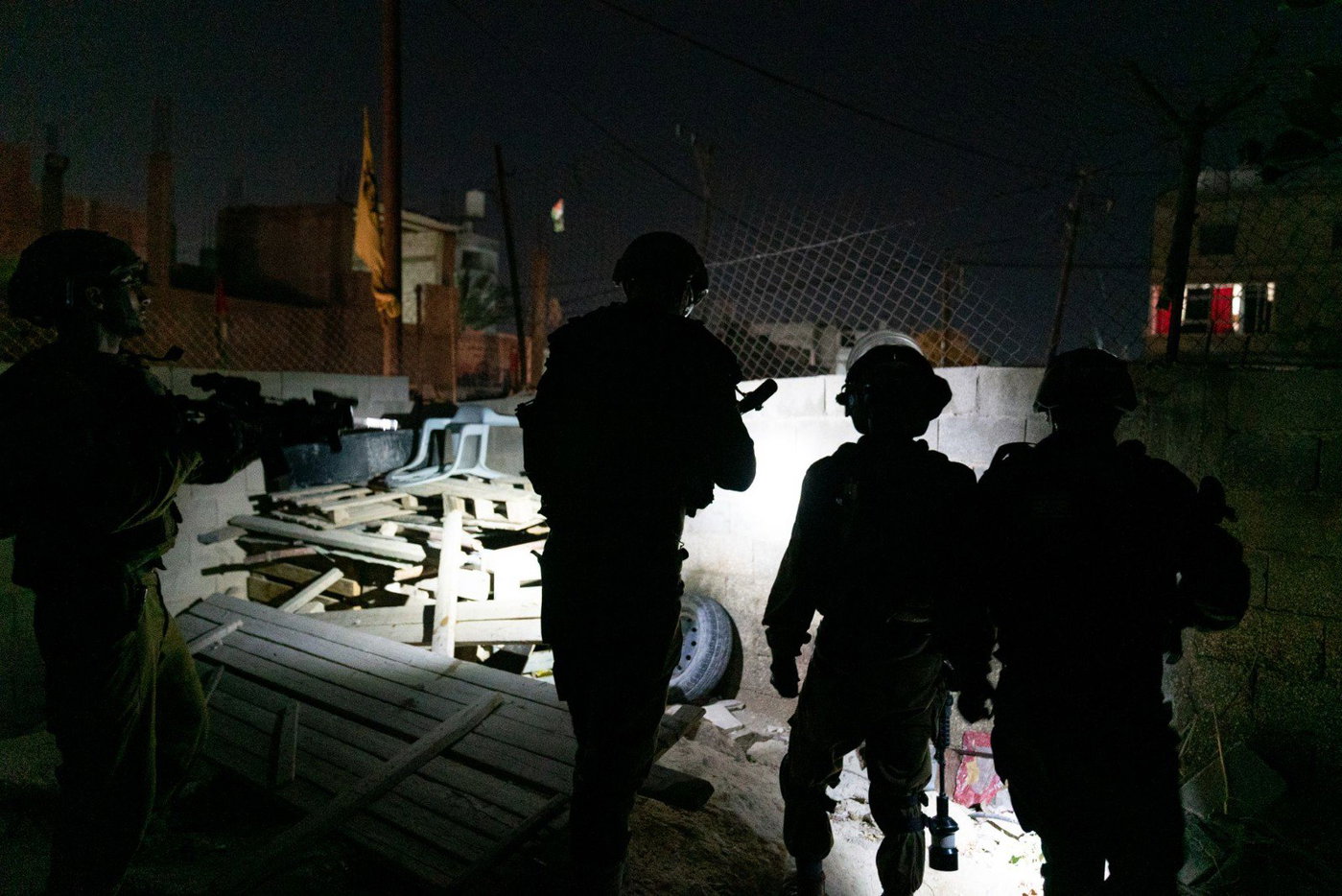 הלוחמים עצרו שמונה מבוקשים והחרימו אמצעי לחימה