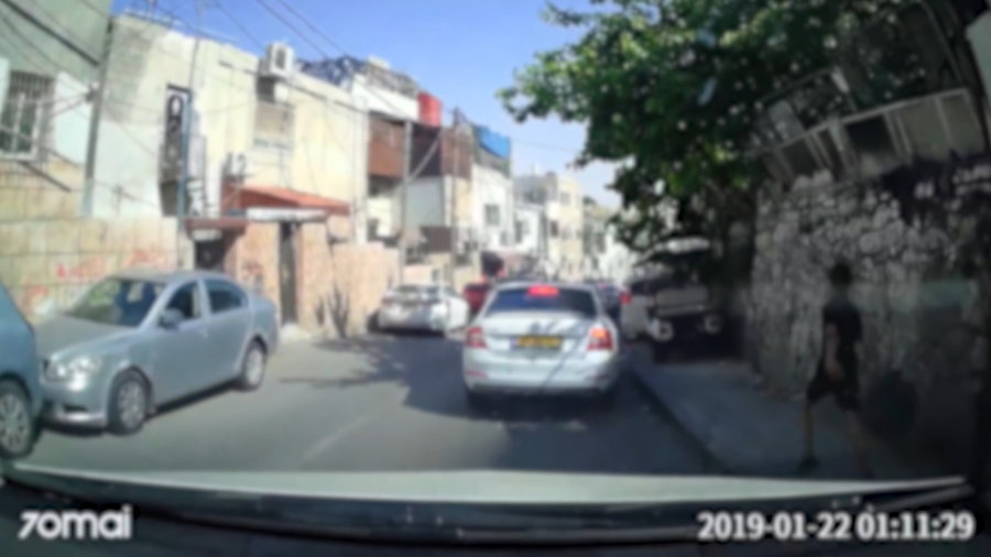 קטין רודף אחרי רכב יהודי