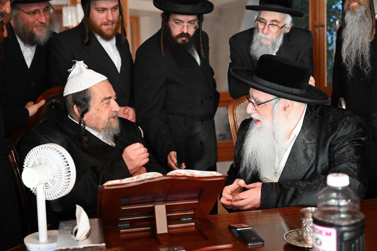 האדמו"ר מצאנז בביקור אצל הגרי"מ שכטר • צפו