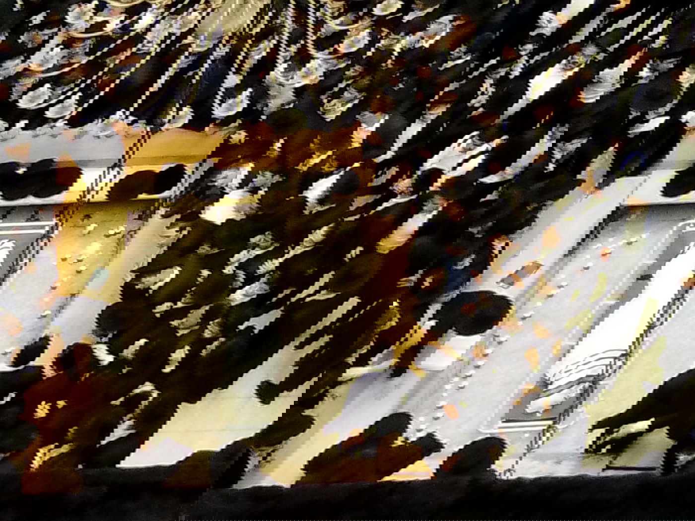 מיטת מרן רבי גרשון אדלשטיין זצ"ל בהיכל הישיבה