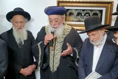 הראשל"צ הגר"ש עמאר בתפילה לרפואת ראש הישיבה | צפו