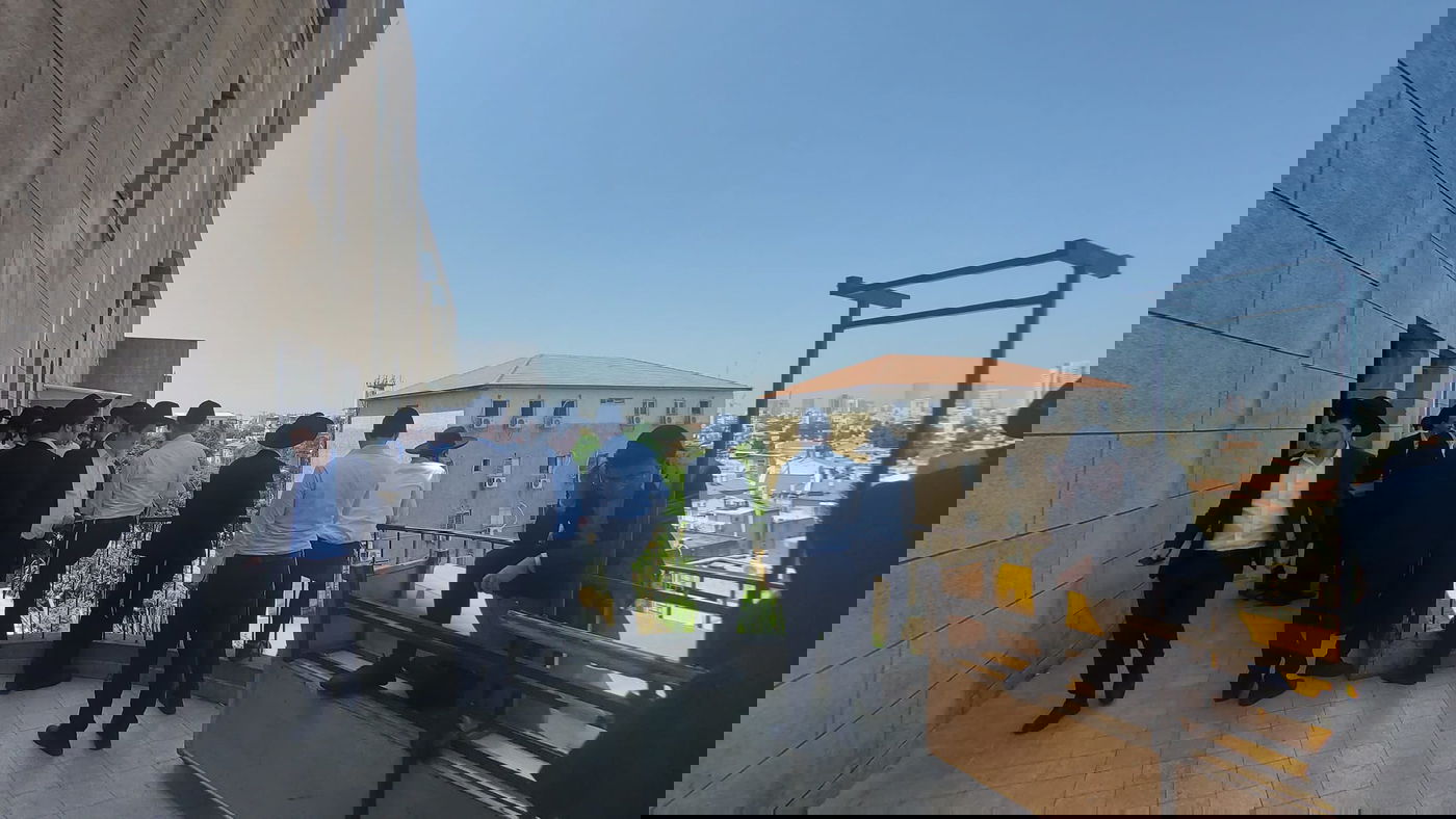 הבחורים המומים וכואבים: תיעוד משעה זו מישיבת פוניבז'