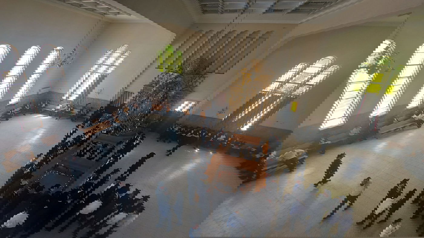 הבחורים המומים וכואבים: תיעוד משעה זו מישיבת פוניבז'