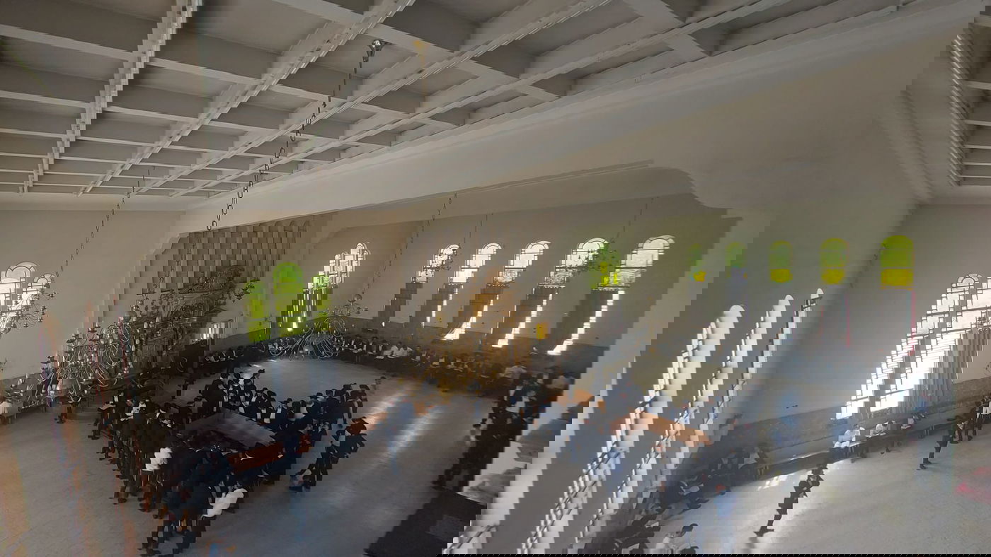 הבחורים המומים וכואבים: תיעוד משעה זו מישיבת פוניבז'