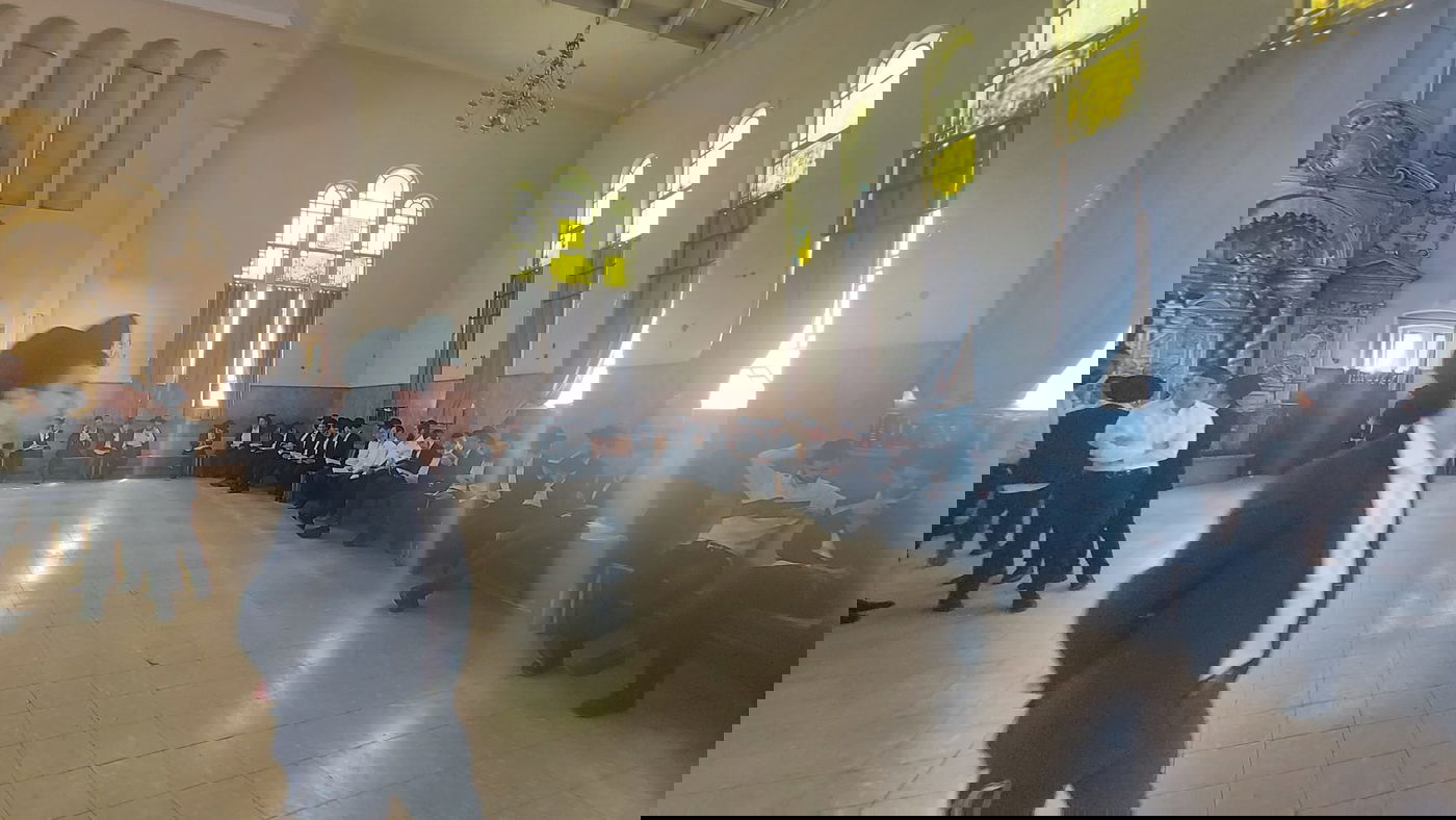 הבחורים המומים וכואבים: תיעוד משעה זו מישיבת פוניבז'