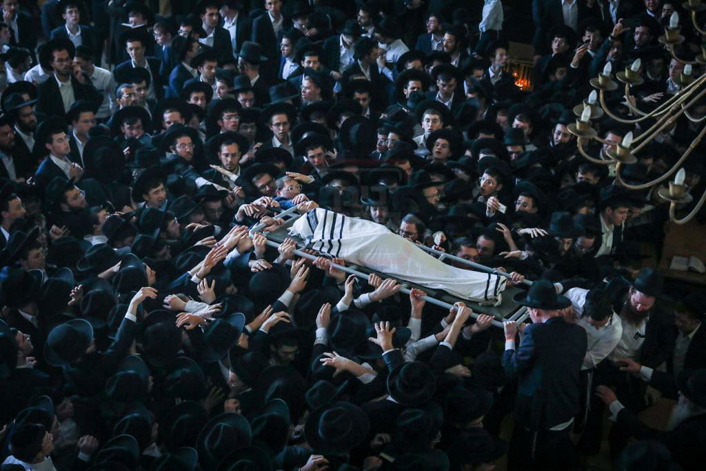 נרות סביב המיטה ופרקי תהלים: תיעוד דומע מישיבת פוניבז'