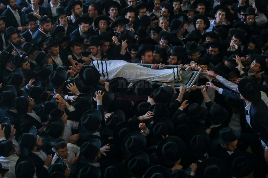 נרות סביב המיטה ופרקי תהלים: תיעוד דומע מישיבת פוניבז'