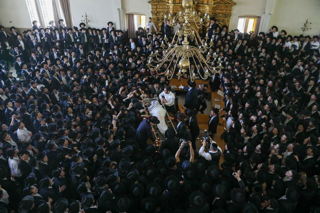 נרות סביב המיטה ופרקי תהלים: תיעוד דומע מישיבת פוניבז'