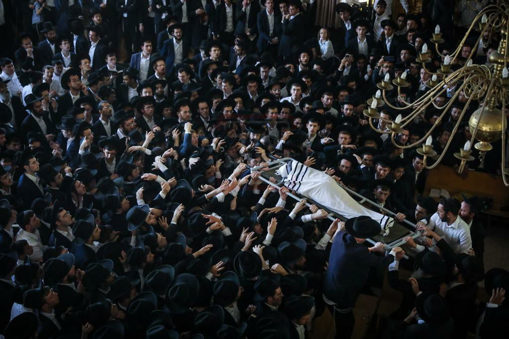 נרות סביב המיטה ופרקי תהלים: תיעוד דומע מישיבת פוניבז'