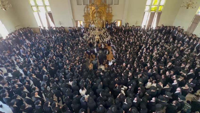 ישיבת פוניבז' בלווית הגר"ג