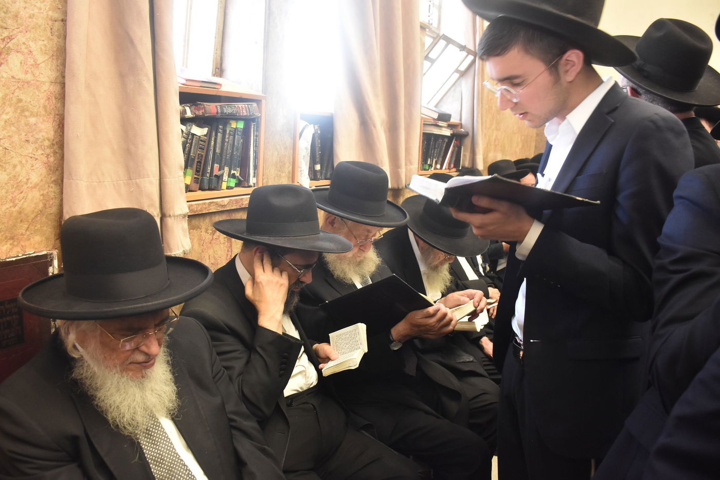 מראות ממסע הלוויה של מרן רבי גרשון אדלשטיין זצ"ל • צפו